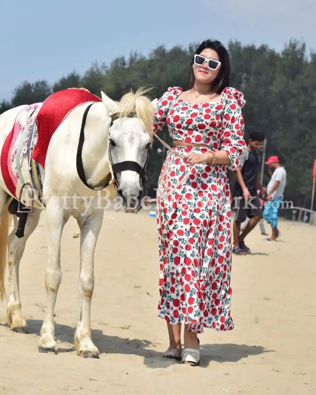 Premium Muslim Beauty Raisa - VIP Escort in Gaur City, Greater Noida